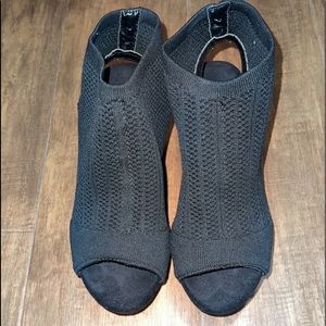 Black sand heels